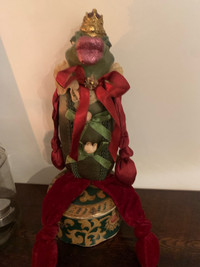 Vintage Wayne Kleski royal frog shelf sitter doll