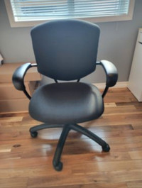 Office Chairs in Excellent Condition