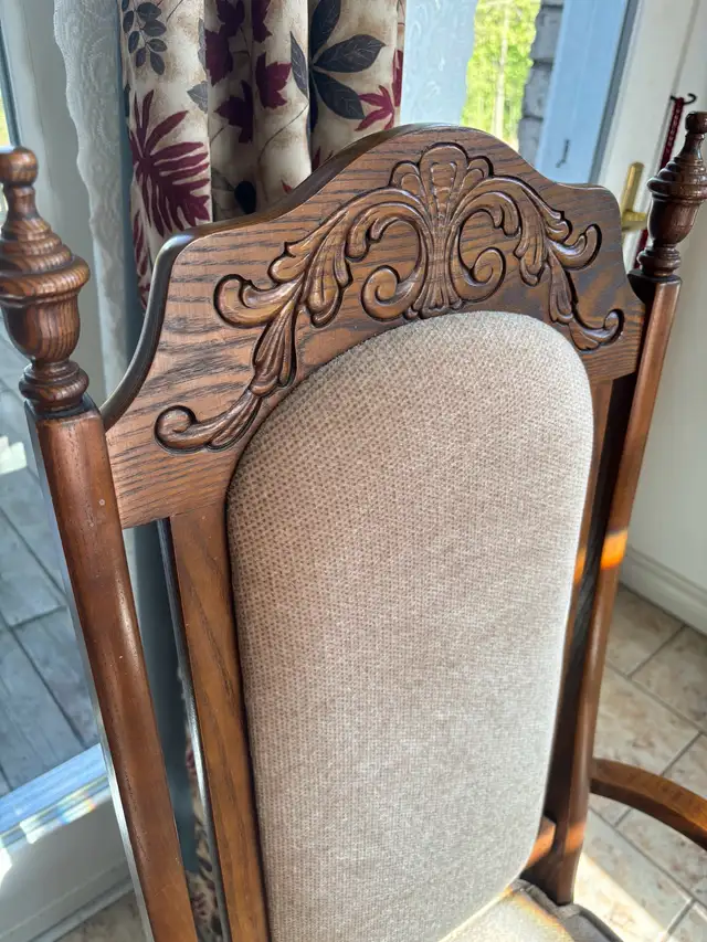solid wood kitchen / dining room table in Dining Tables & Sets in Markham / York Region - Image 6