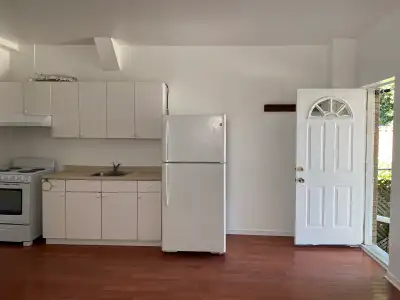 Bachelor apartment for rent Call directly to book a viewing Telephone - (437) 221-9201 $1500 Availab...
