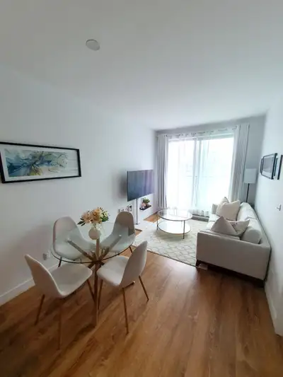 Superbe 4 ½  tout inclus avec gym, piscine - IGA & métro à 2 pas