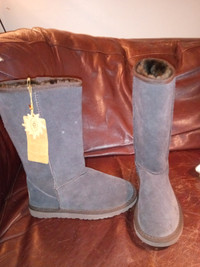 UGG CLASSIC TALL BOOTS SIZE 6