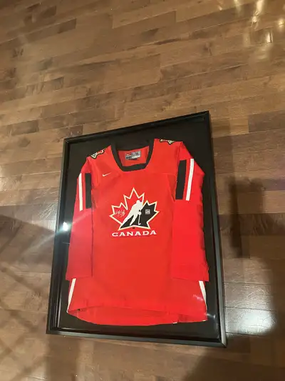 Wayne Gretzky signed team Canada jersey with COA , View more