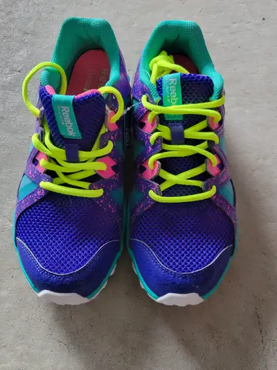 Reebok Running Shoe nouveau jamais porter pour enfants, View more