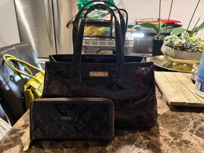 This is a used Louis Vuitton bag with a matching wallet, perfect for adding a touch of luxury to you...