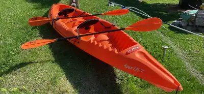 Kayak Pelican Sit on Top , très stable avec rangement arrière. Viens avec 2 pagaies et 2 gilets adul...