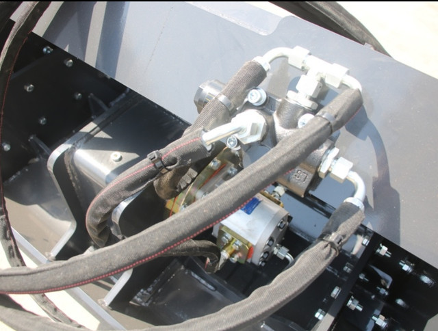 PLAQUE VIBRANTE hydraulique 72po avec attaches skid steer–NEUF dans Autres pièces et accessoires  à Drummondville - Image 3