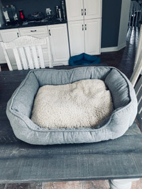 27"x33", "Top Paw" pet bed in great condition & clean