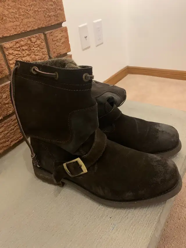 Dark Brown Suede Leather Boots Size 9.5 in Men's Shoes in Markham / York Region - Image 3