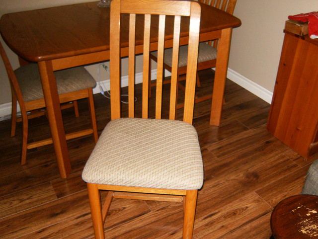 OAK DINNING TABLE SET in Dining Tables & Sets in Owen Sound - Image 4