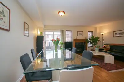 One room available in a 3 Bedrooms | 3.5 Bathrooms townhouse