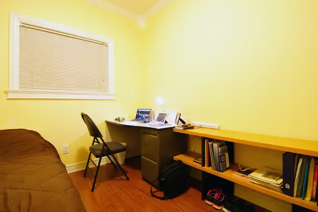 Furnished 1BR @Metrotown Center For Student Roommate--Seeing Now in Room Rentals & Roommates in Burnaby/New Westminster - Image 9