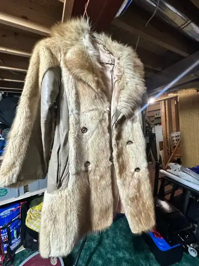 Vintage Women’s fur coat, View more