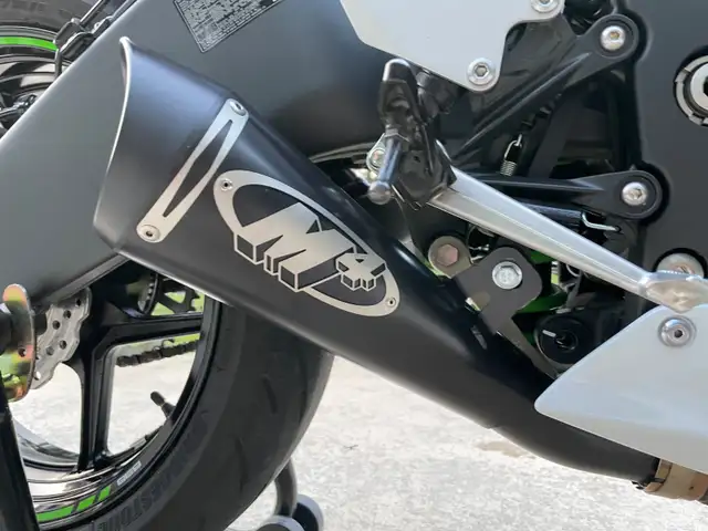 2022 Kawasaki ZX-6R, never dropped, never raced, no scratches. in Sport Bikes in Winnipeg - Image 7