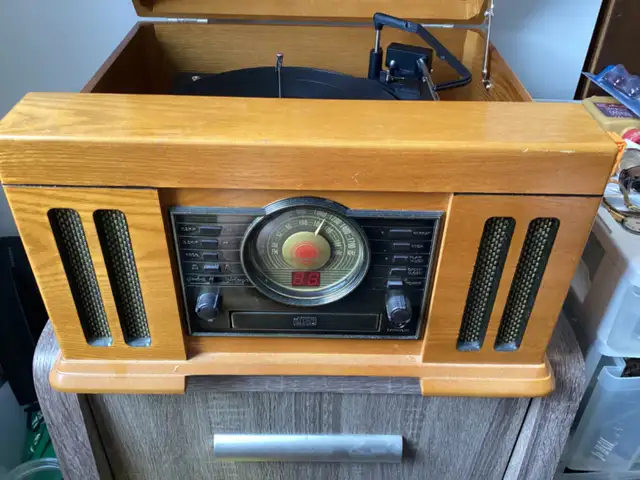 Good working Crosley stack o matic record player C D .cassette in General Electronics in City of Halifax - Image 4
