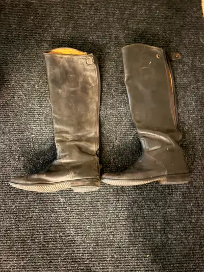 Riding boots, View more