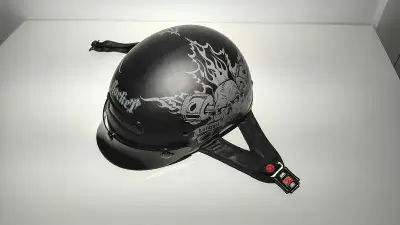 Ce casque de moto Rocket RKT-500, fabriqué en mars 2011, est conçu pour offrir une protection élégan...