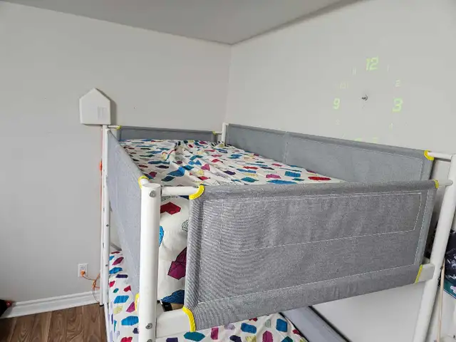 Lit superposé IKEA Vitval (Seulement le lit) in Beds & Mattresses in Laval / North Shore - Image 3