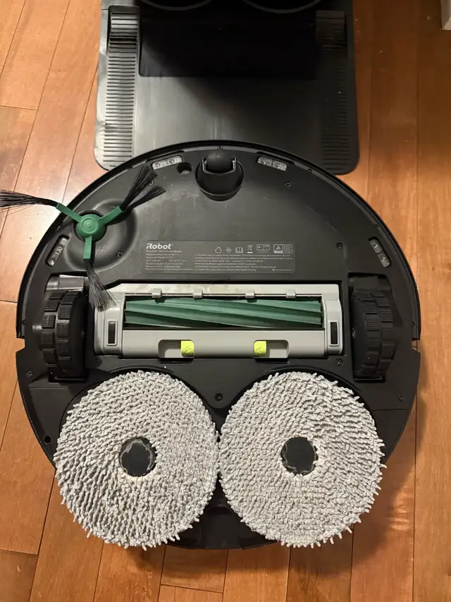 Roomba 505 Robot Vacuum and Mop in Vacuums in City of Toronto - Image 3