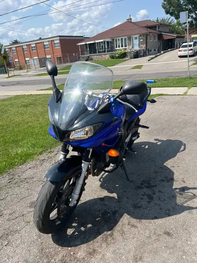 2006 Yamaha FZ6 - 600cc, 6-speed, only has 44,500 km. Runs good, engine still sounds nice and runs s...