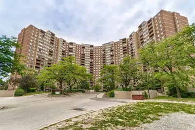ROOM AVAILABLE – PRIVATE OR SHARING (GIRLS/BOYS/COUPLE) Move-in Date: November 1 Spacious, bright ro...