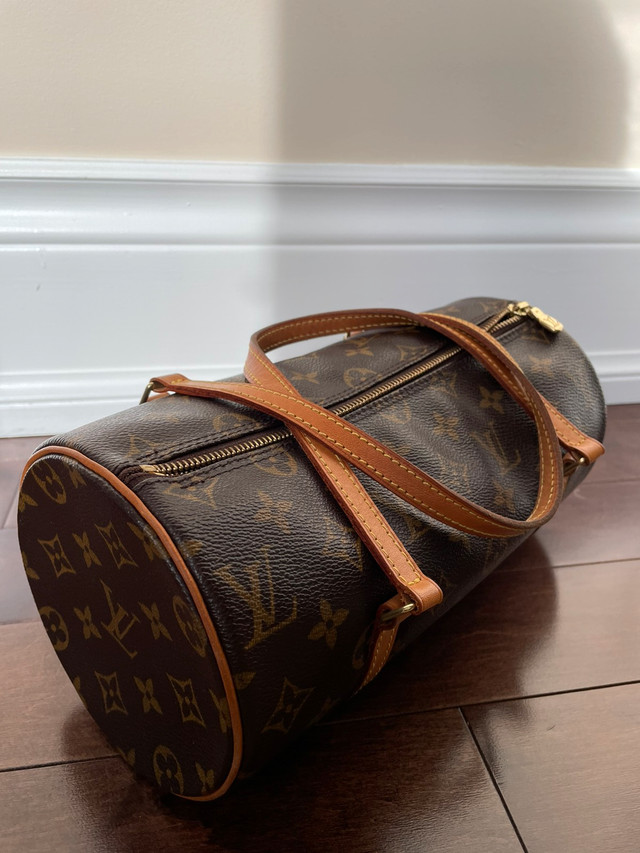 Authentic Louis Vuitton Papillon 26 Purse Bag  in Women's - Bags & Wallets in City of Toronto - Image 3