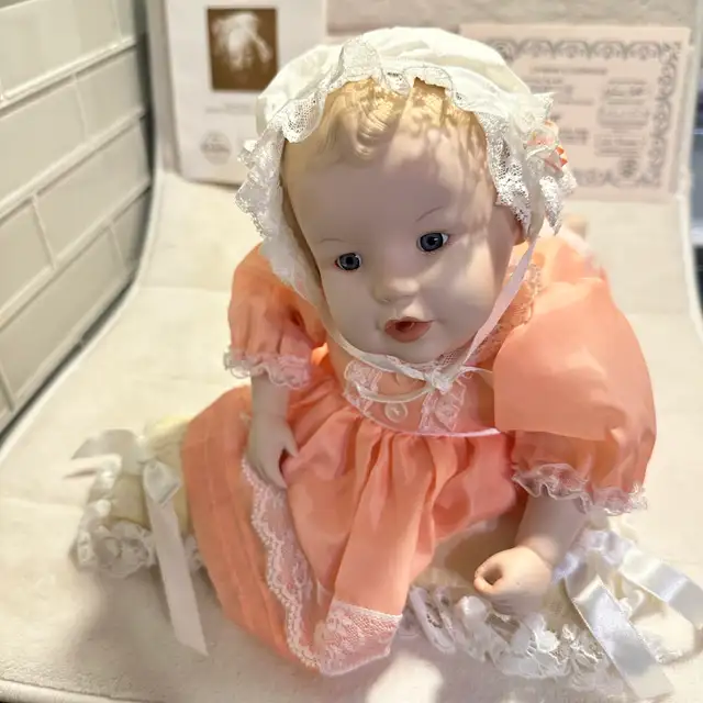 baby Heather with original pillow and certificate. in Arts & Collectibles in Oshawa / Durham Region - Image 3