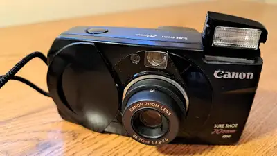 Auto. Point & Shoot. Panorama, Self Timer, with 35mm to 70mm zoom lens, and Red Eye Reduction. In gr...