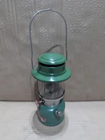 Lanterne ou fanal COLEMAN Vintage vert, Modèle 335 Année 1969 PAYER EN ARGENT.