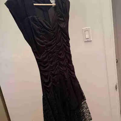 Belle robe noire de soirée, View more