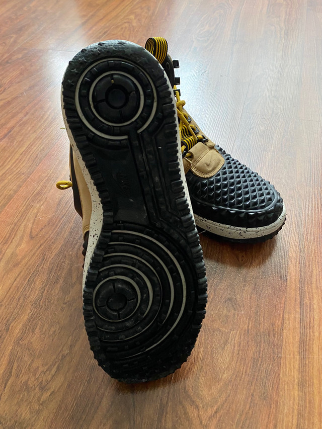 Nike Lunar Force Duck boot Men’s Size 9 in Men's Shoes in Winnipeg - Image 4