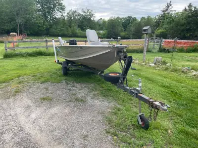 30 hp Johnson outboard Fishing Boat, 5' wide sea nymph for better balance. This thing is fully loade...