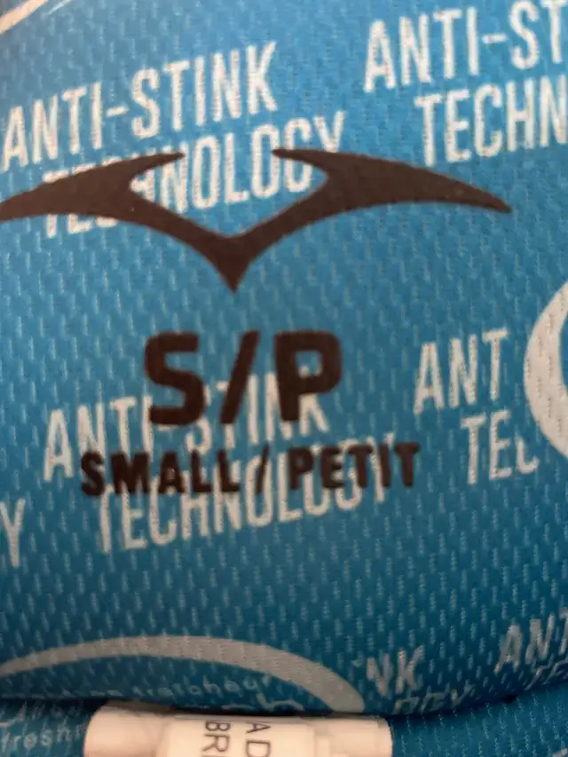 Youth small hockey pants VIC in Hockey in Calgary - Image 2