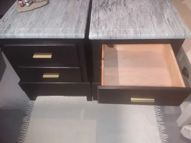 Pair of Night Tables - Custom Finish in Dressers & Wardrobes in Ottawa - Image 3