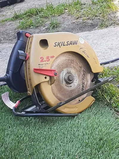 This SKILSAW Classic Model 5275-05 is a reliable 2.5 HP circular saw that has been previously owned...