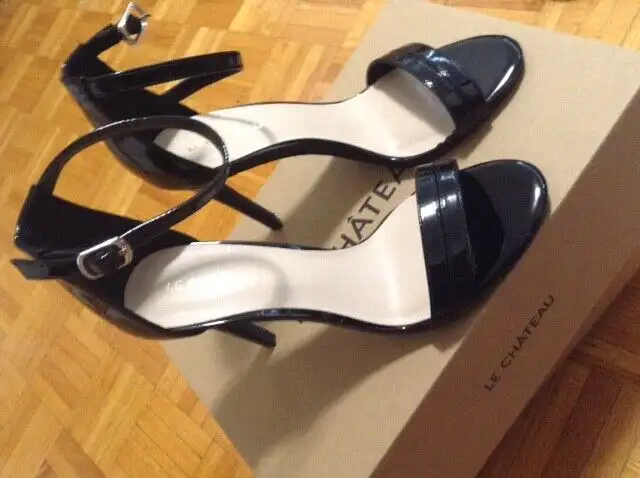 Le chateau shoes size 6 and 7 in Women's - Shoes in Oakville / Halton Region - Image 3