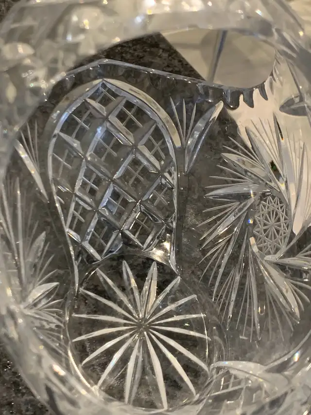 Crystal Basket in Home Décor & Accents in Oshawa / Durham Region - Image 3