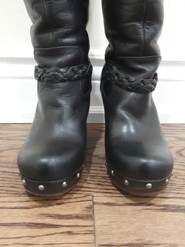 Thick Leather & Sheepskin Lining  By UGG Savanna Knee Boot in Women's - Shoes in Markham / York Region - Image 6