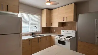 Recently updated, tidy and compact 2 bedroom apartment in Crescent Valley. Beside Evergreen Natural...