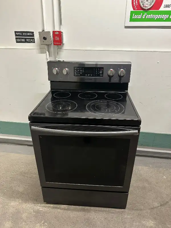 Frigidaire and stove washer dryer in Washers & Dryers in City of Montréal - Image 8