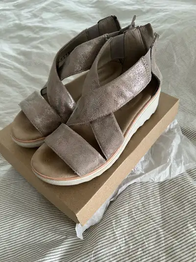 Clarks Metallic Platform Sandals Wedge heels Size 6, View more