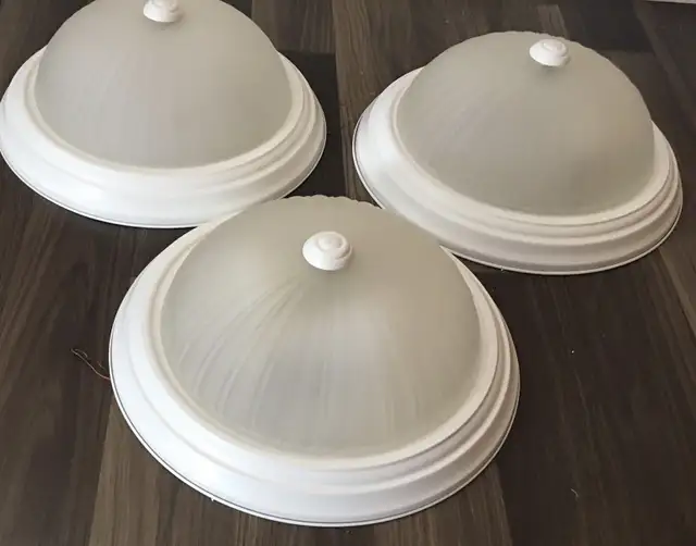 Ceiling mount lamp in Indoor Lighting & Fans in Kitchener / Waterloo - Image 2