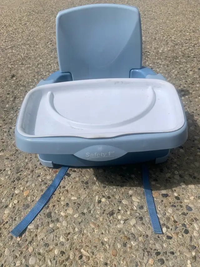 Safety 1st Portable Booster Seat in Feeding & High Chairs in Edmonton - Image 2