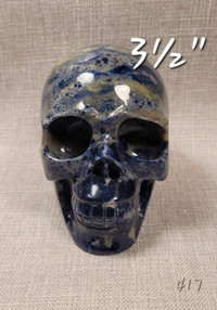 Crâne Skullis 3½" de Lapis lazuli naturel. Lapis lazuli skull.