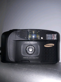 Samsung FF-222 Point & Shoot 35mm Film Camera. 35mm F/4.5 Lens