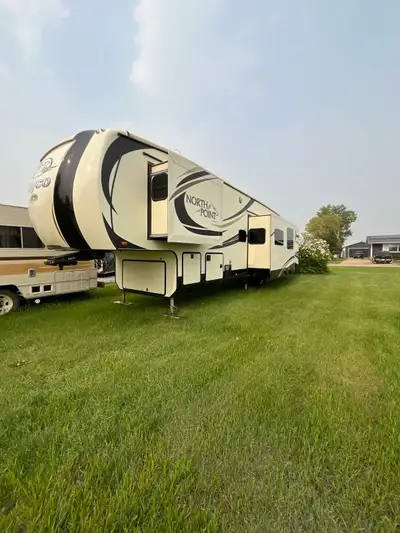375 BHFS Model Bunk house All the bells and whistles, very good condition. Everything works. Message...