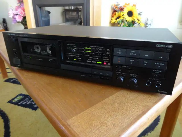 Onkyo TA-R240 vintage auto reverse Cassette Tape Deck (1987-89) in Stereo Systems & Home Theatre in Markham / York Region - Image 3