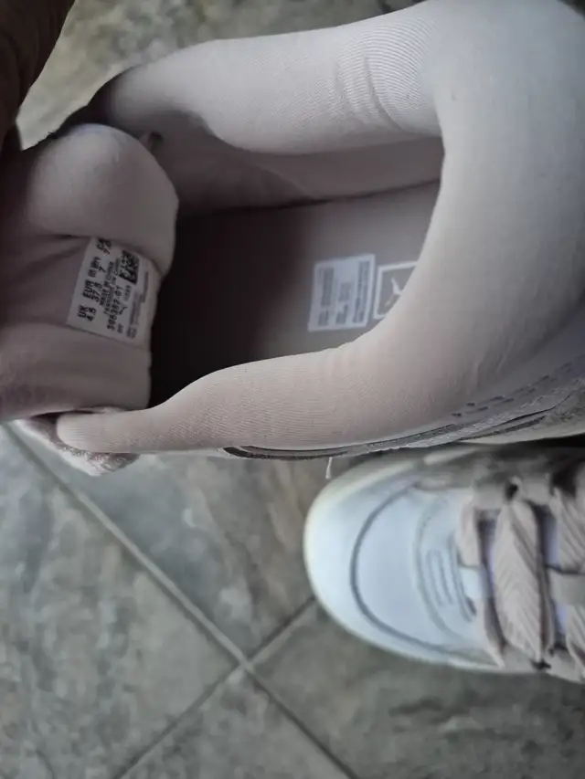 Puma white shoes classic in Women's - Shoes in City of Montréal - Image 3