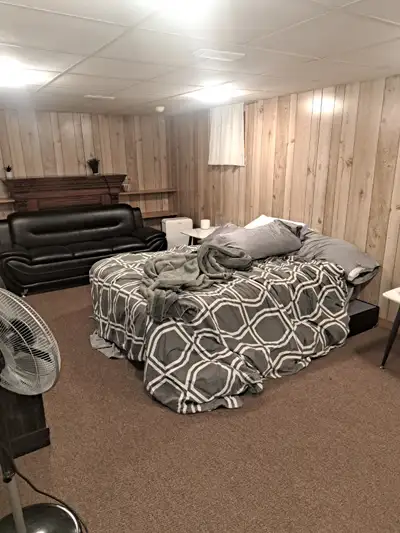 Shared kitchen and laundry, looking for working individual or student, 10m to ssfc 1m walk to Lansdo...