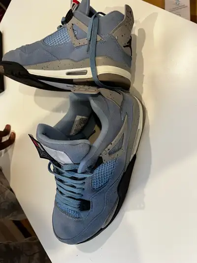Jordan 4 University Blue – Presque neuves, View more